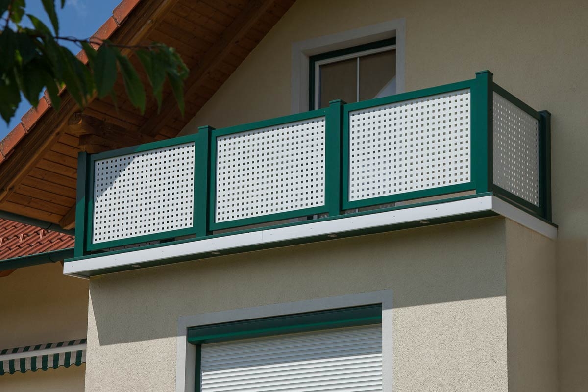 Balkonverkleidung Edelstahl Lochblech Quadratloch gerade